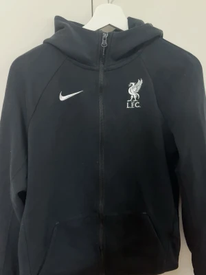 Nike zip tröja. Liverpool - Oanvänd!!! Storlek S 