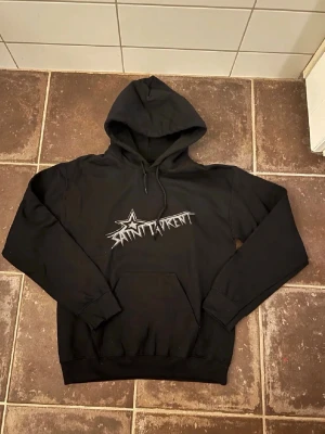 YSL hoodie - Soft o archive hoodie i skönt skick o ger en avslappnad känsla enligt personliga erfarenheter. Riktig brudmagnet