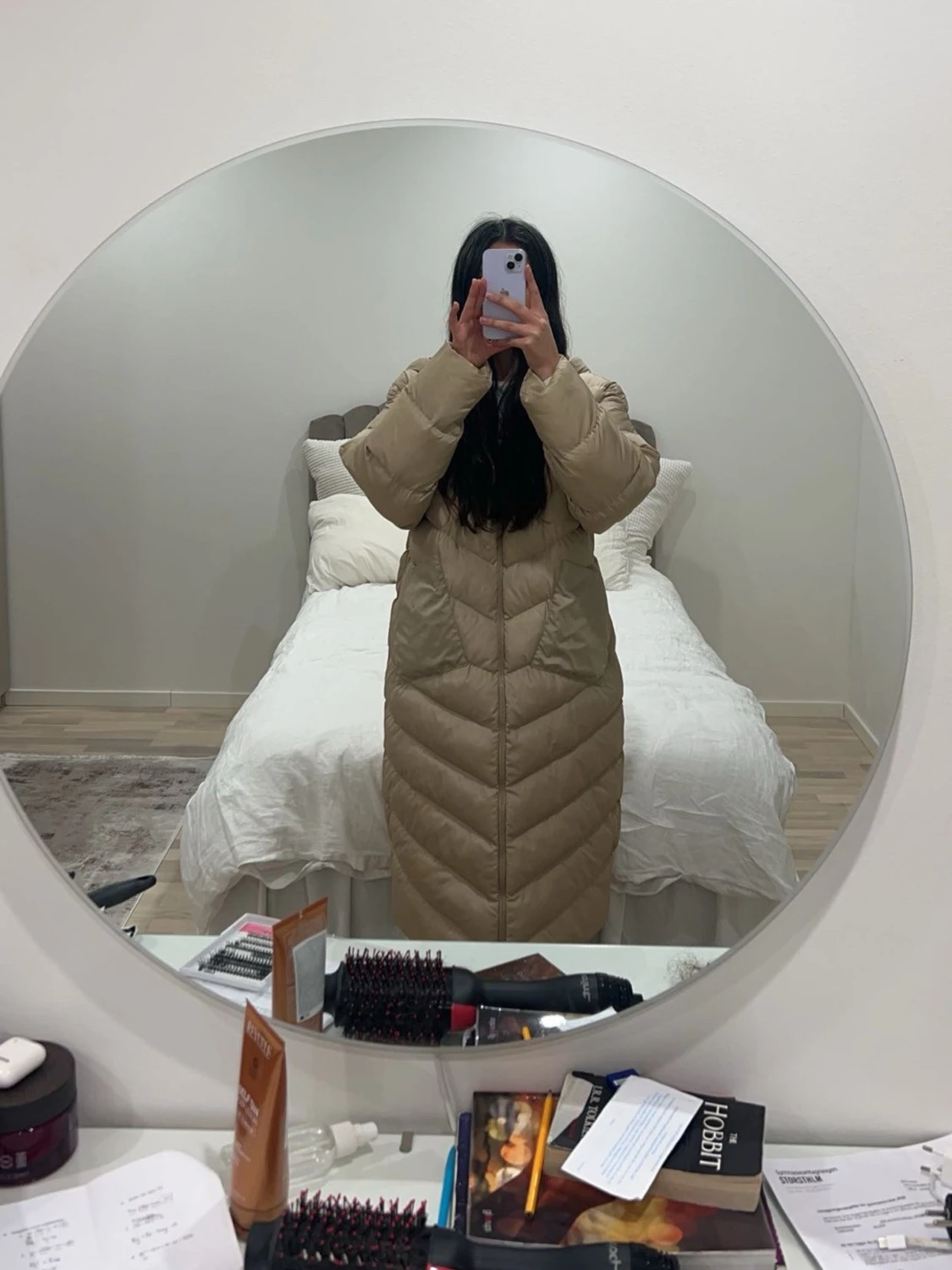 Lång beige pufferjacka – varm & stilren