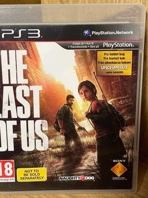 The Last of Us Playstation 3 Spel  - The Last of Us till PlayStation 3, komplett med fodral och skiva i fint skick. Ett prisbelönt actionäventyr från Naughty Dog, känt för sin gripande berättelse och intensiva gameplay. PEGI 18. Inga synliga defekter eller större slitage.