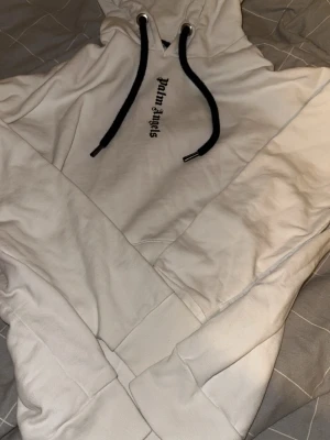 Palm angels tröja  - Storlek S Snygg palm angels vit tröja riktig bra skick 