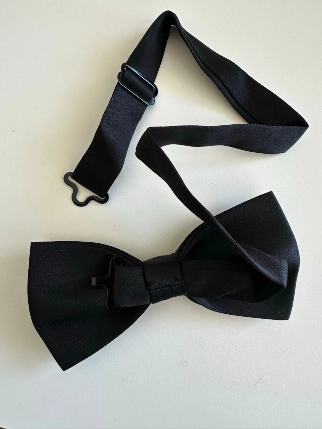 Svart fluga i satin med justerbart band - 2