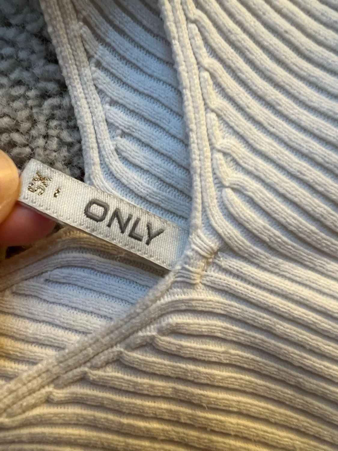 Vit ribbad topp med puffärm från ONLY - 2