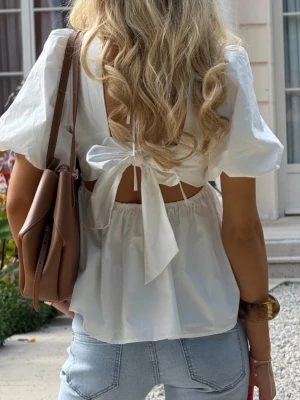 Vit blus med puffärmar och rosett - Från meet me there x Filippa! Ny helt oanvänd Storlek S/M