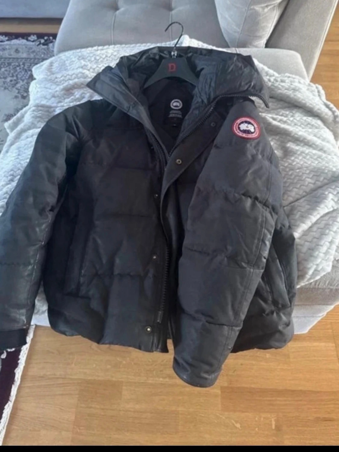 Svart pufferjacka från Canada Goose