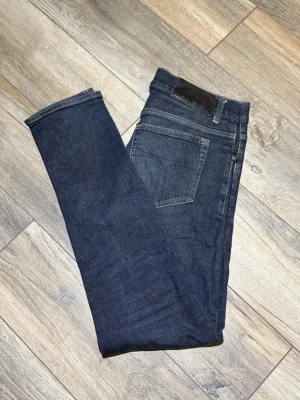 Tiger Of Sweden jeans  - Tja säljer nu dessa riktigt schyssta Tiger Of Sweden jeans i storlek W29 L32, Skick 9,5/10. Nypris ca 1200. Vid minsta lilla fundering så är det bara att höra av sig.