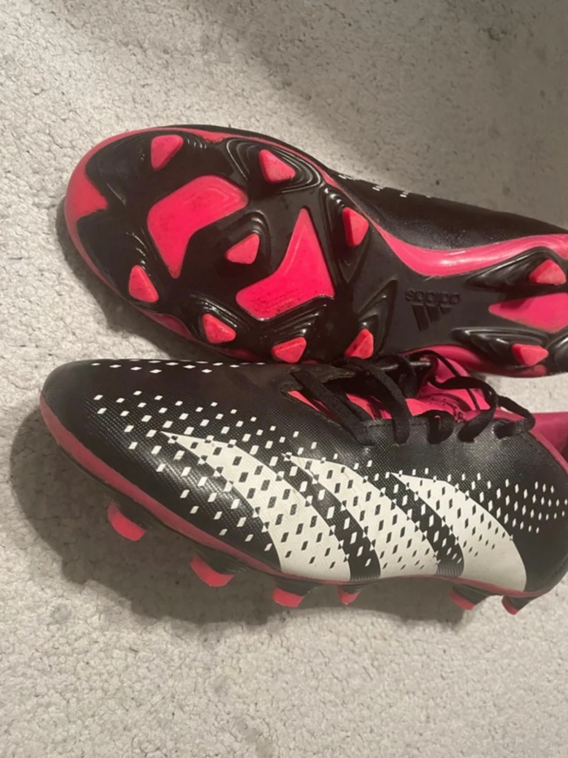 Adidas fotbollsskor svart/rosa strl 40 - 1