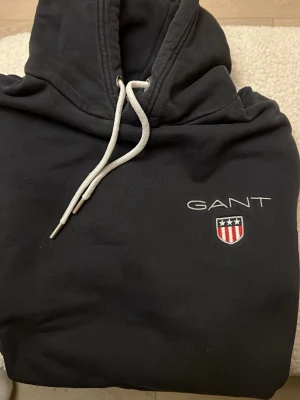 Gant Hoodie  - Mörk blå med huva 