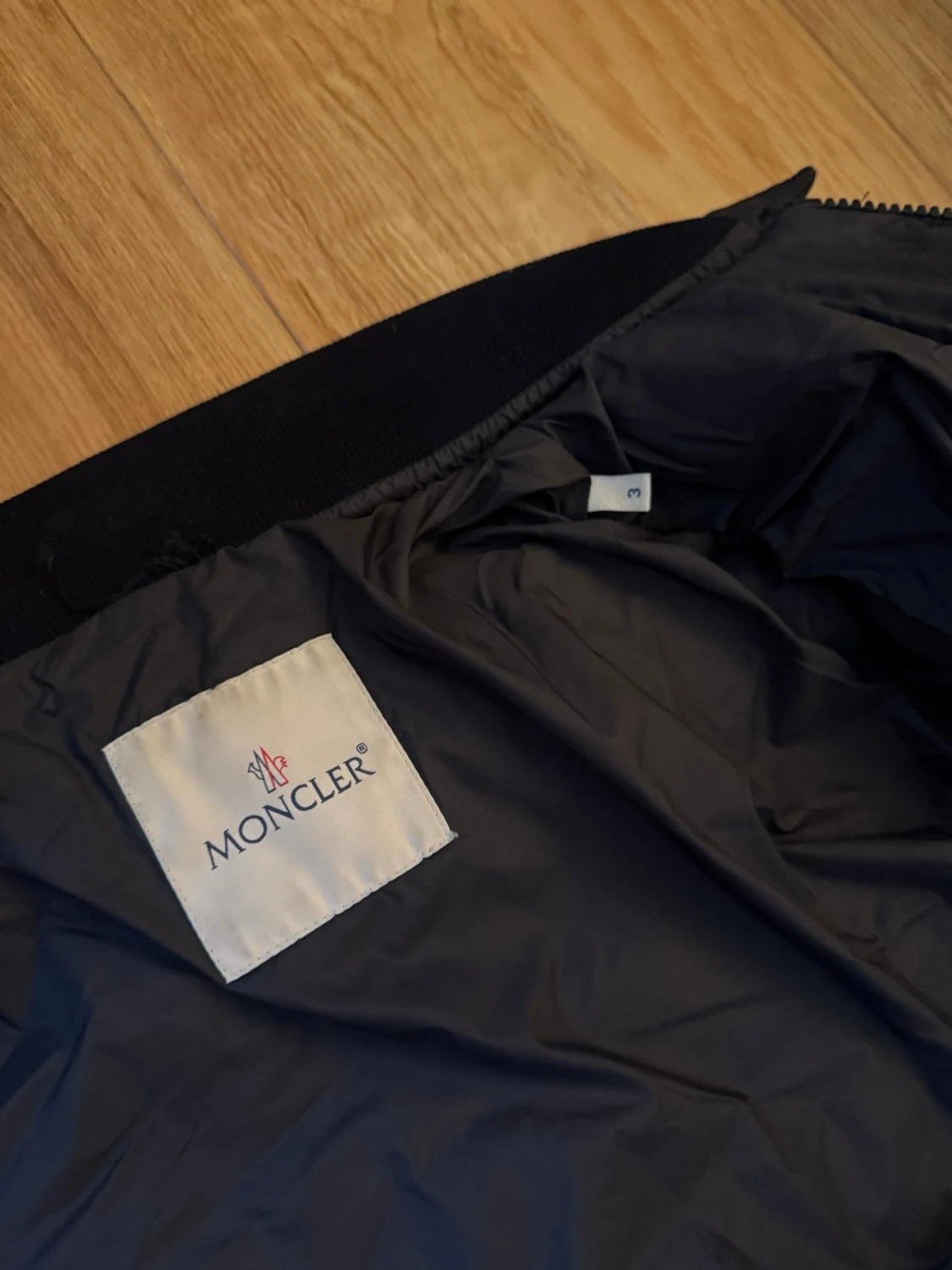 Svart pufferjacka från Moncler - 2