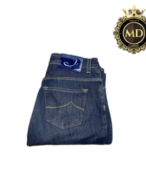 Jacob Cohen - Jacob Cohen jeans | färg blå storlek w26 | de är hål i knäna men de ser ut som slitningar, där med priset! Skriv vid frågor eller mer bilder! Mvh MD closet 