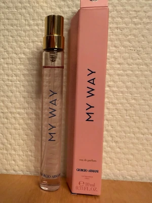 Giorgio Armani My Way parfym  -  My Way från Giorgio Armani, EDP. Öppnad december 2025 och testad några sprut. Förpackningen har fått några märken 