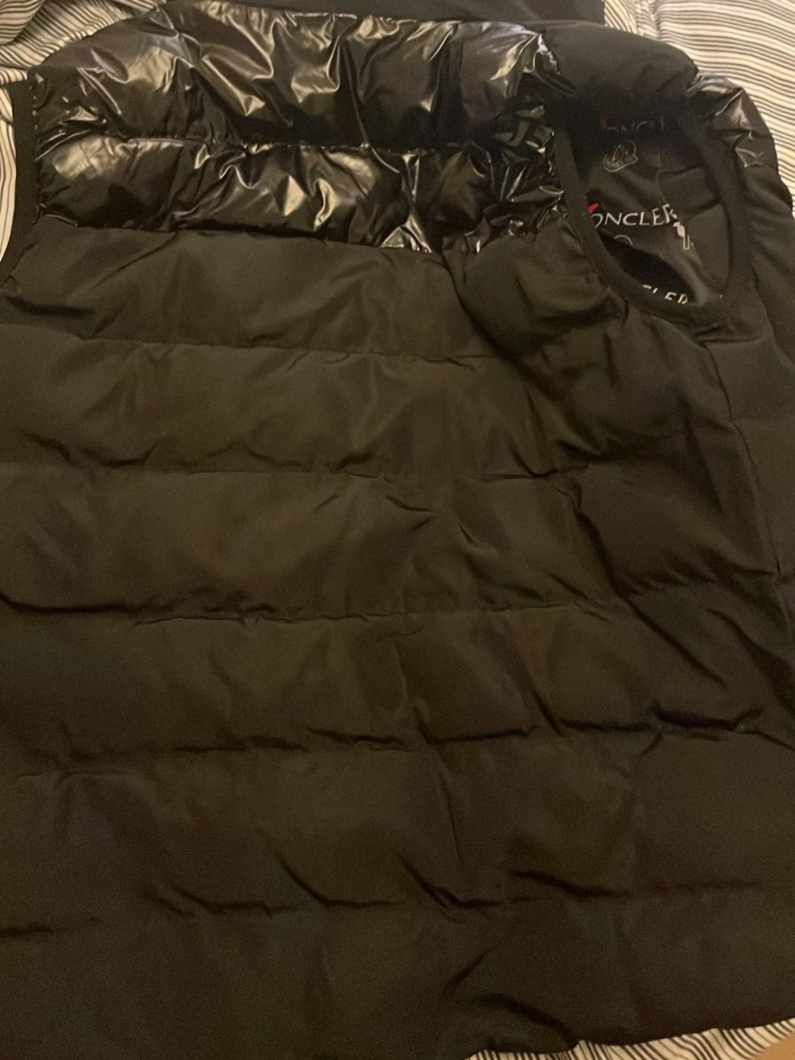 Svart dunväst från Moncler - 4