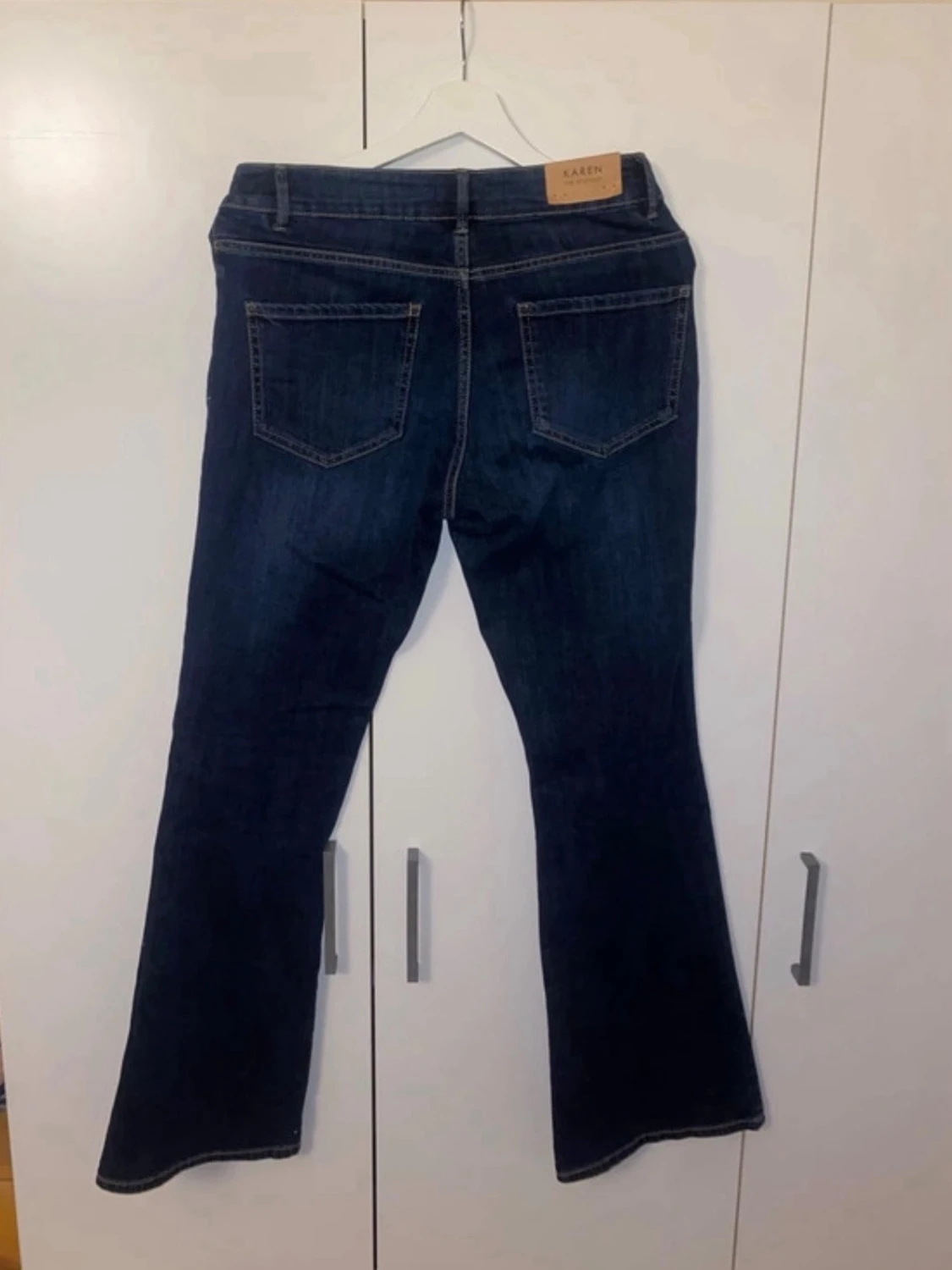 Mörkblå bootcut jeans från Karen - 1