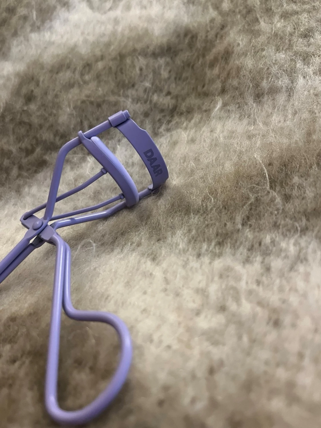 Ljuslila ögonfransböjare från DAAR - 1