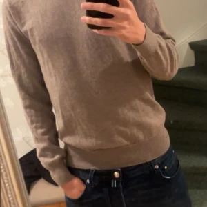 Beige tröja  - Fin tröja 