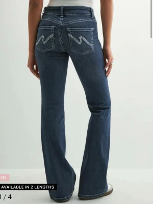 Low Waist Bootcut Stitch Jeans  - Säljer mina jeans från Gina i storlek 34, då dom är för små och endast testade. Dom är i helt ny skick. Priset kan diskuteras vid snabb affär 