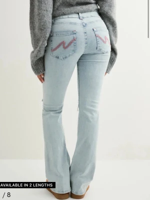 Low waist Perfect Bootcut Jeans  - Säljer mina Bootcut jeans från Nelly i storlek 34, de är endast använda några fåtal gånger och är som ny skick. Priset kan diskuteras vid snabb affär