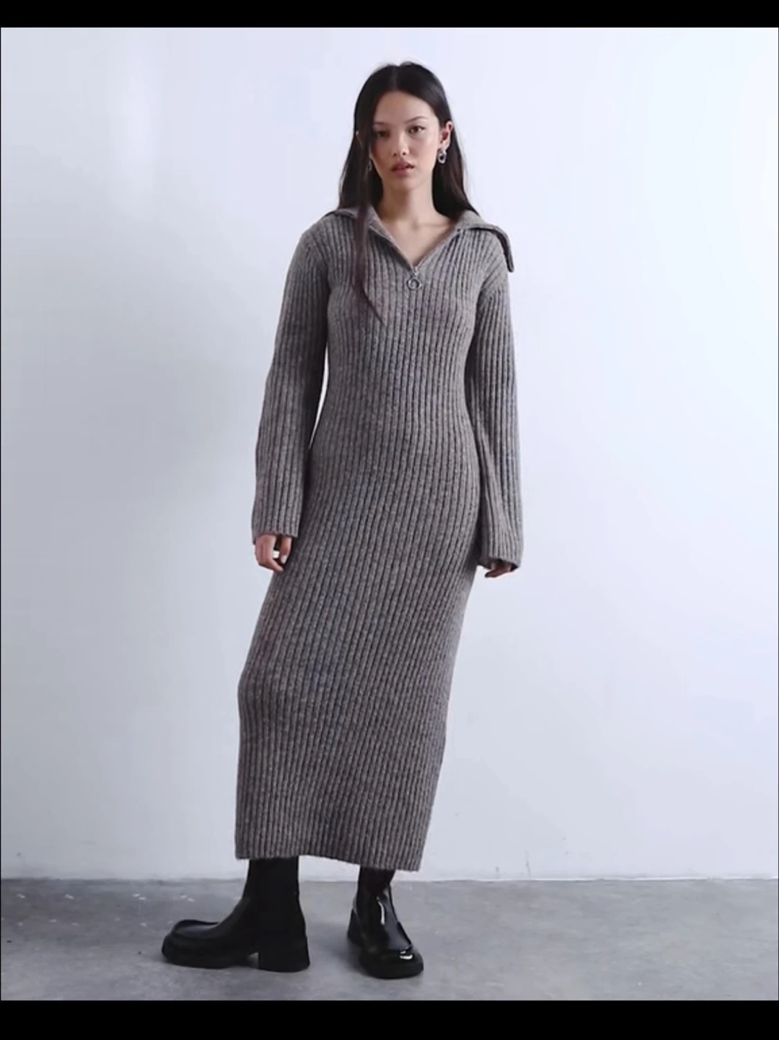 Ribbad lång stickad klänning - 1