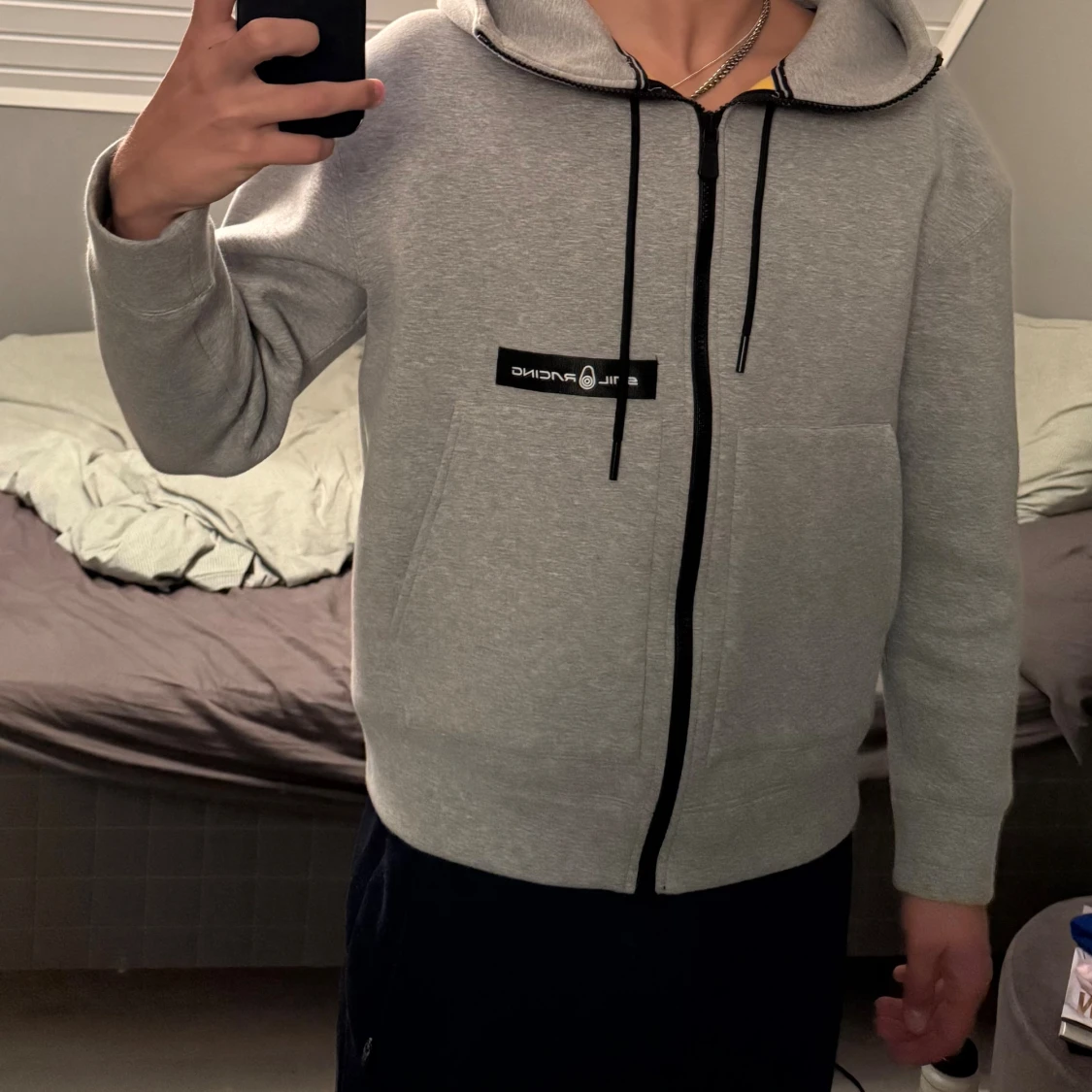 Grå hoodie från Sail Racing - 2