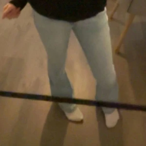Jeans - Ljusblå jeans med mid/low waist🙏GÅ IN PÅ VINTED JULIAMALWI.00 OCH KÖP DÄR