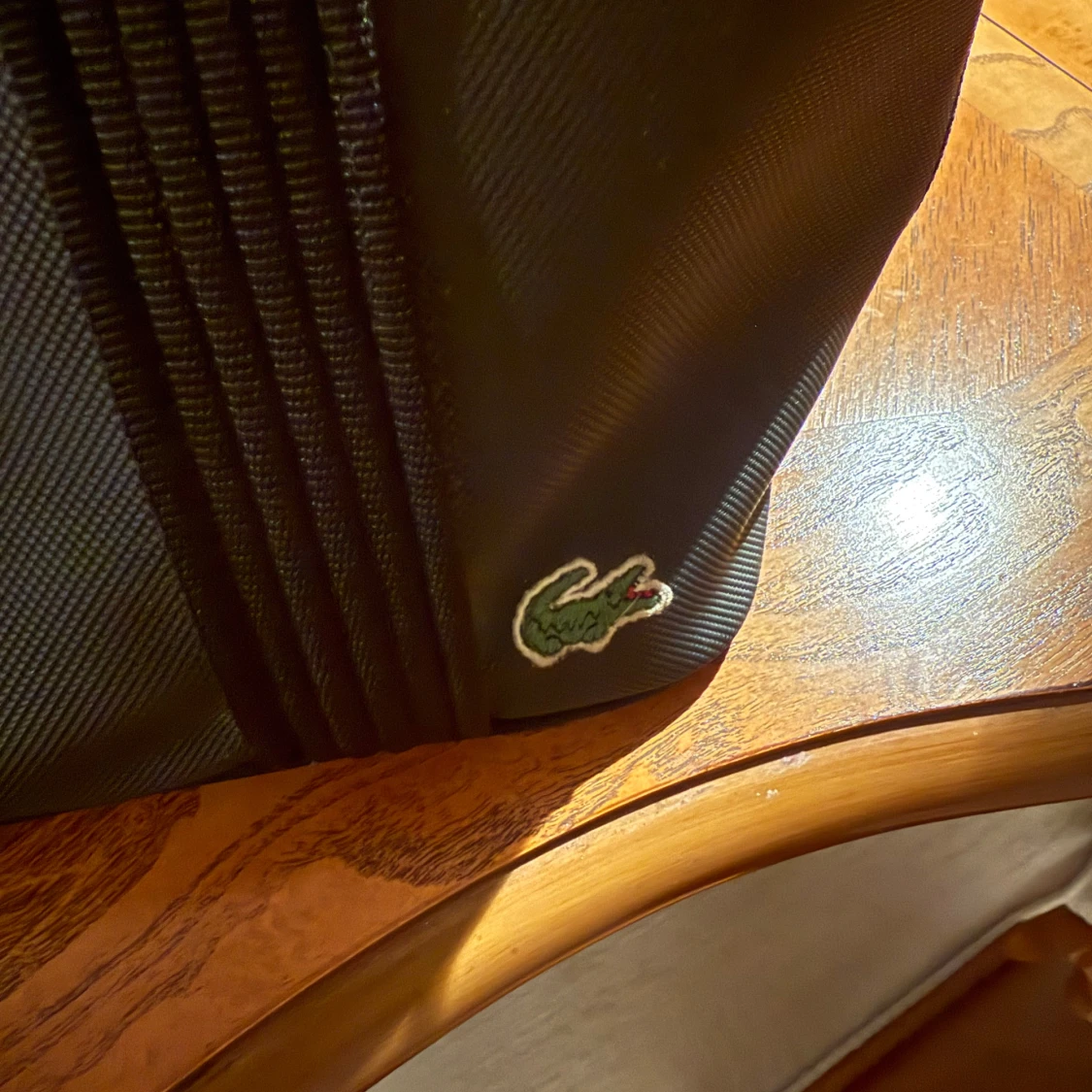 Svart handväska från Lacoste - 2