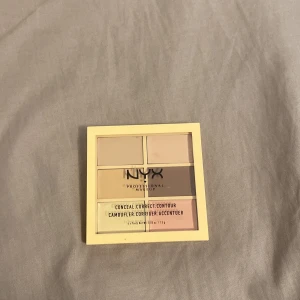 NYX Conceal Correct Contour Palette - Säljer en NYX Conceal Correct Contour Palette med sex krämiga nyanser för att täcka, korrigera och skulptera ansiktet. Paletten innehåller beige, ljusrosa, gul, brun, grön och persikofärgad concealer i en smidig gul plastförpackning med genomskinligt lock. Helt ny❤️