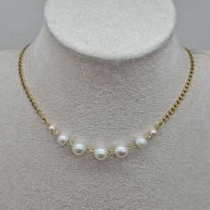 Handgjort halsband  - Rostfritt stål. Längd 40cm