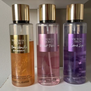3st bodymists från victoria secret - kommer ej till användning längre. köp alla för 140kr eller 84kr/st. köper du bara en så lägger du ett bud på 84kr och skriver vilken av dem du vill köpa💗💗