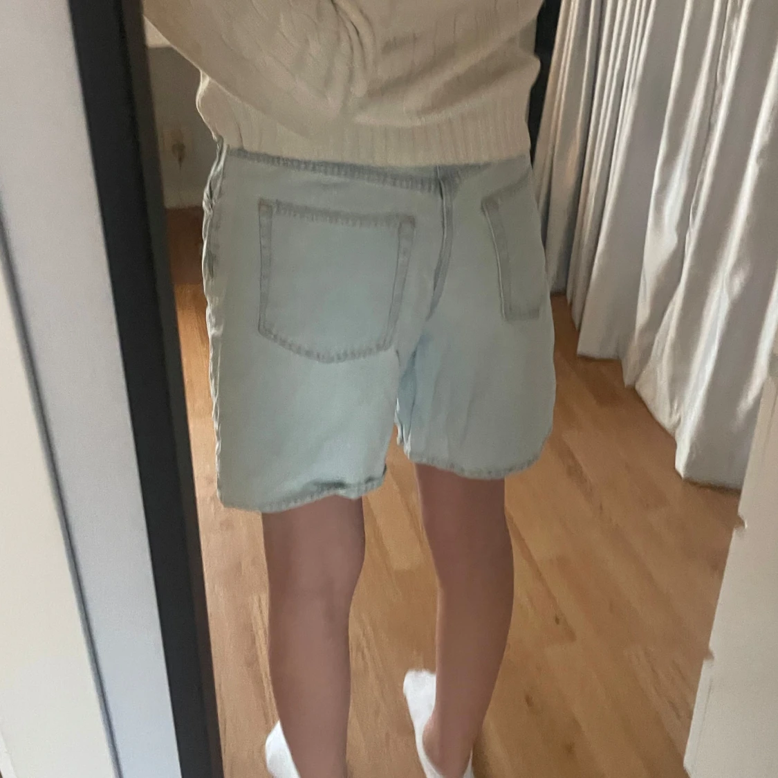 Ljusblåa jeansshorts med hög midja