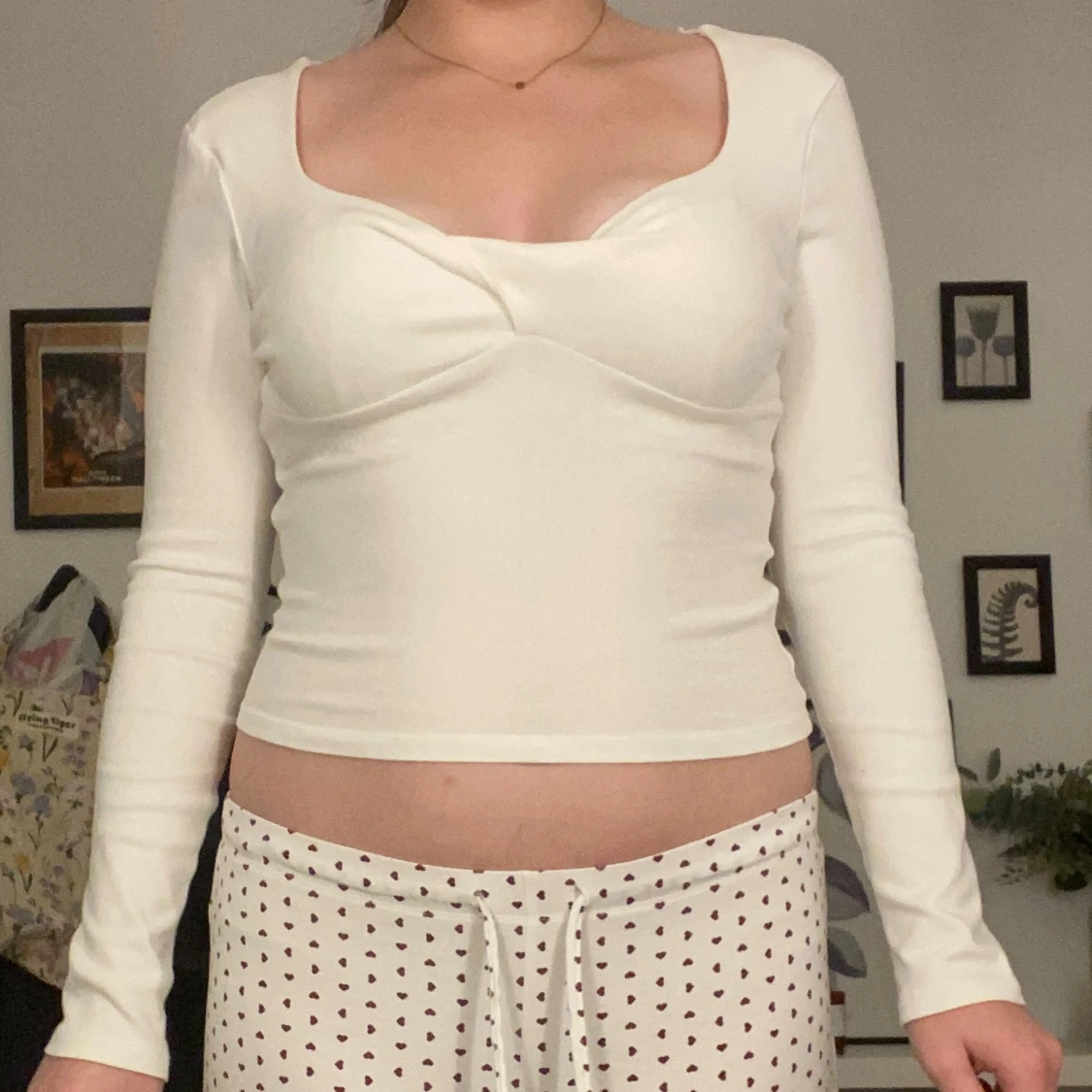 Vit långärmad topp med v-ringning - 1