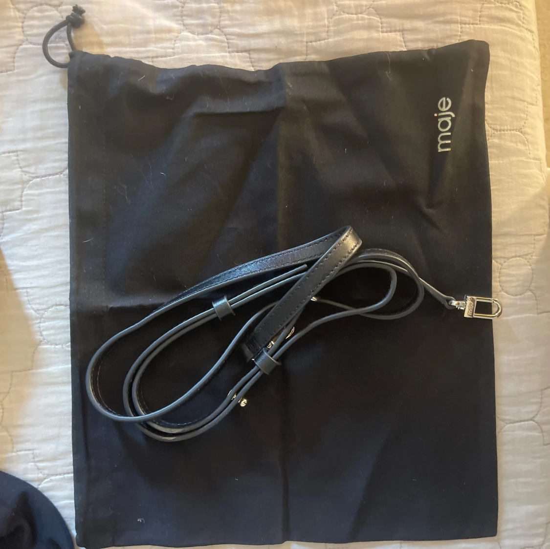 Svart handväska med fransar från Maje - 2