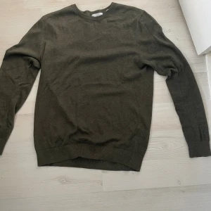 Bläck sweater - Tja, säljer denna feta gröna merinoull tröjan från MQs egna märke Bläck. Storlek M och är normal i storleken. Säljer pga att jag inte använder den längre plus att den är för liten. Nypris 800 mitt pris 400 och i nyskick (knappt använd). Priset är alltid diskuterbart, hör av er vid funderingar!