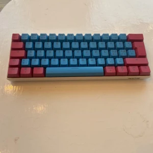 Nos tangentbord  - Nos tangentbord lollipop. Oanvänd bara testats så mycket bra skick. Sladd medföljes.