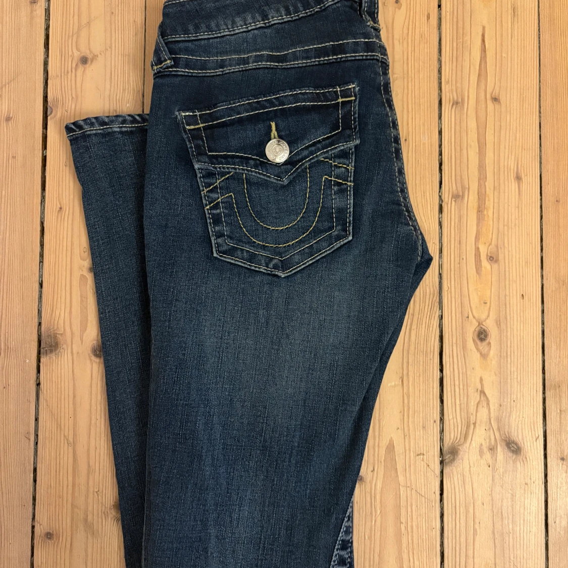 True religion jeans low rise flare storlek 26 i jättebra skick - 1