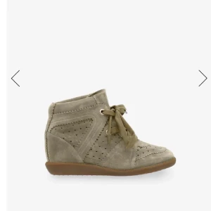  sneakers Isabel Marant - Snygga sneakers från Isabel Marant i mocka med kilklack och snörning.