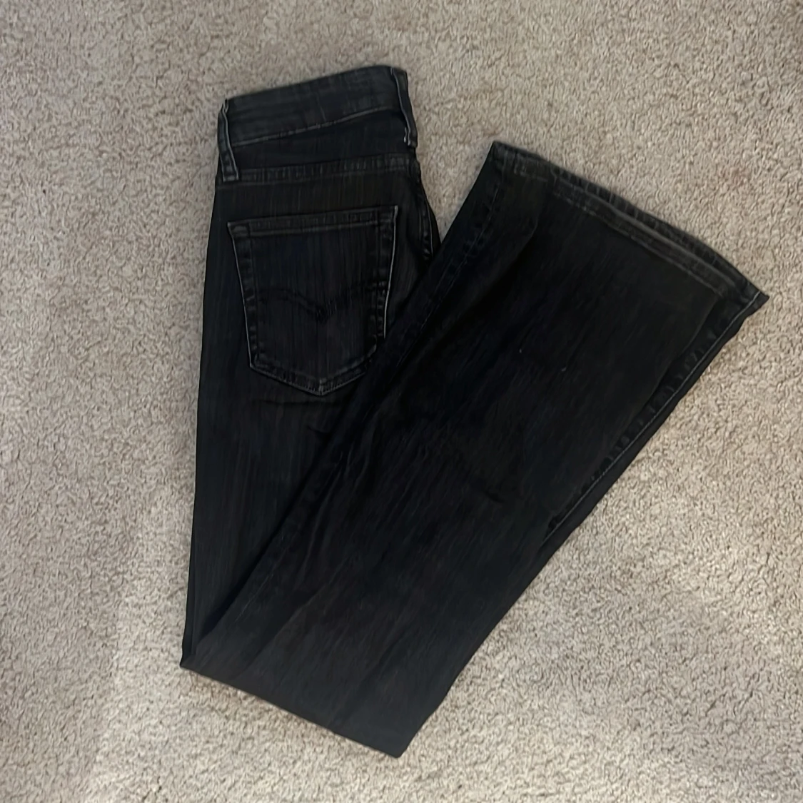 Svarta bootcut jeans från Levis  - 2