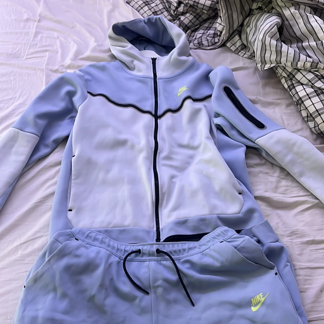 Ljusblå Nike hoodie med dragkedja SET!