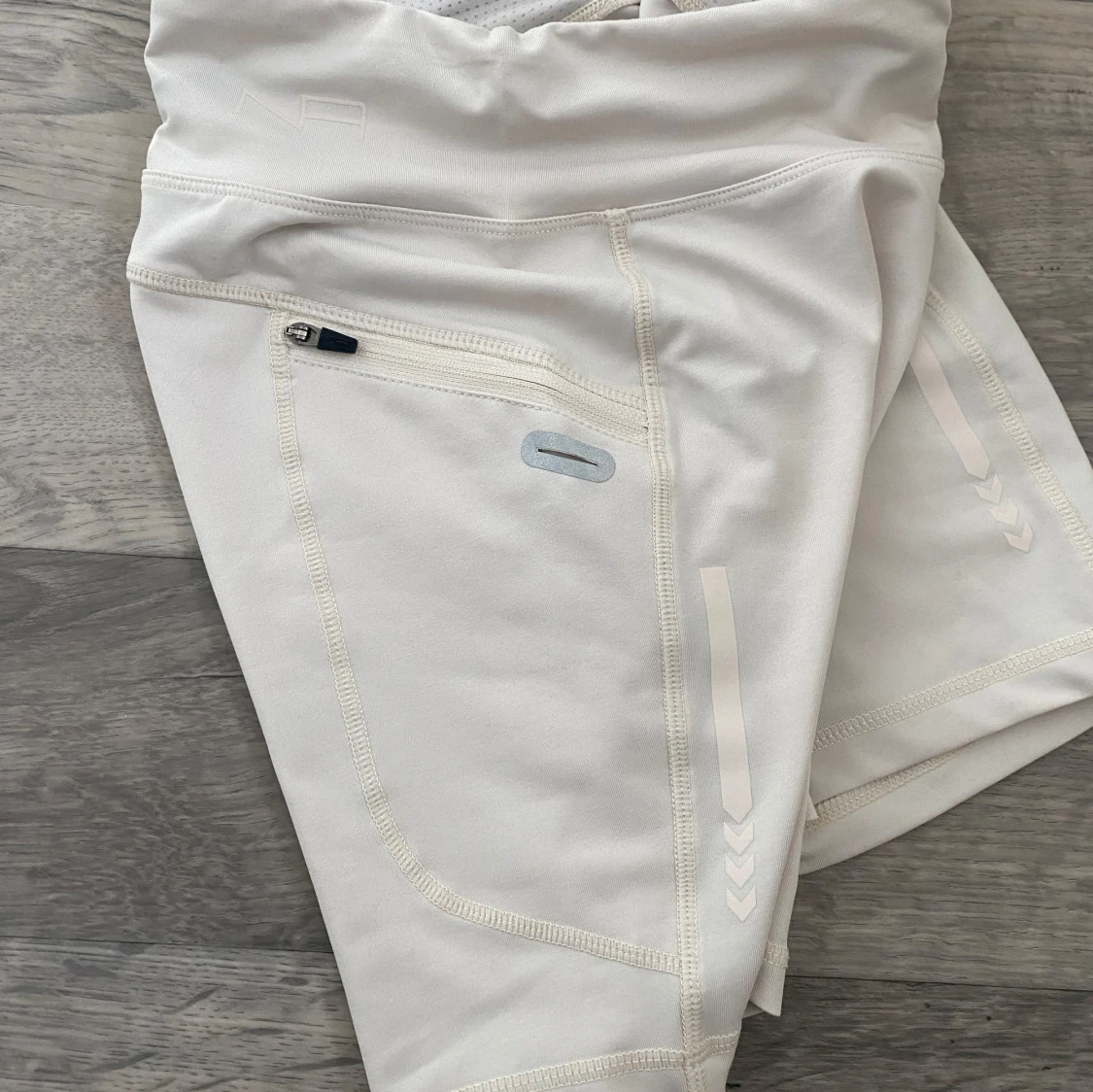 Beige träningsshorts från New Apparel - 2
