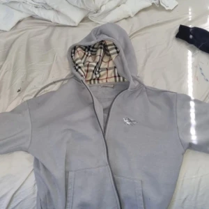 Burberry zipp hoodie - Här har vi en skönt gjord av mig burberry hoodie ifrån dina_kläder!