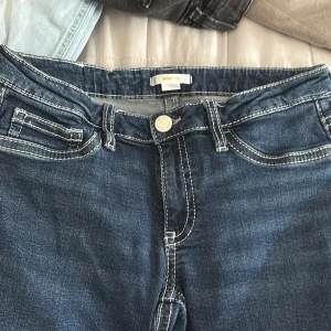 Helt nya blåa jeans - Köpte för 389kr, aldrig använda, strl 170.