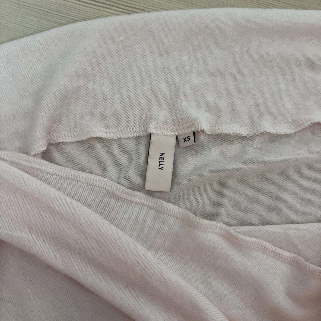 Ljusrosa långärmad offshoulder topp från Nelly - 2