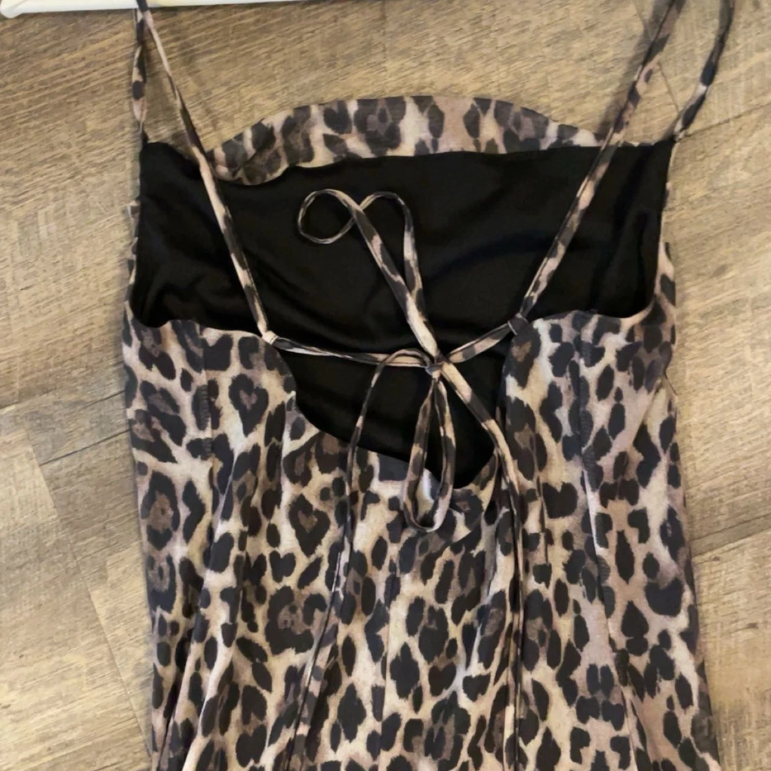 Leopardmönstrad klänning Gina Tricot - 1