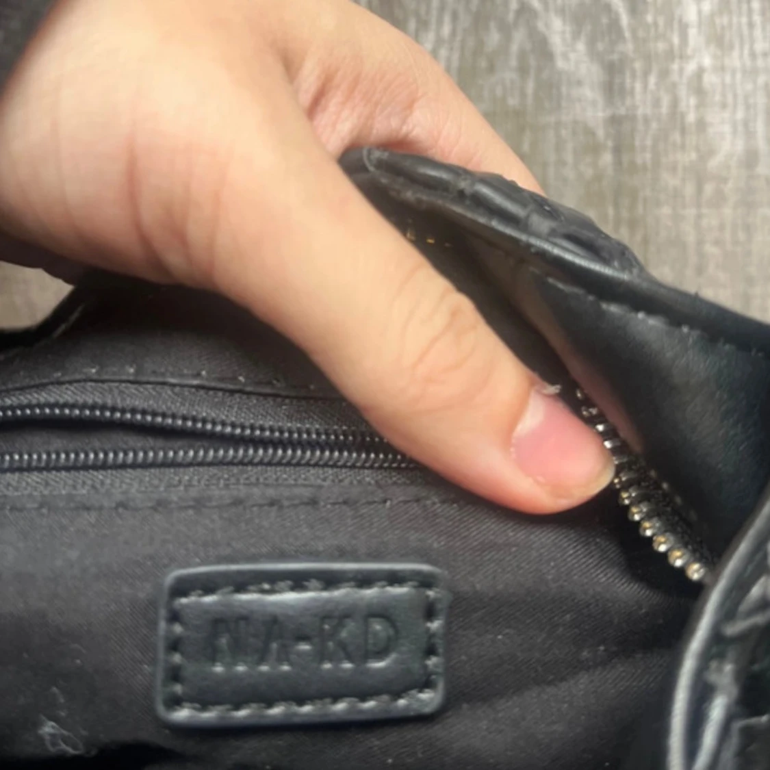 Svart handväska i flätad skinnlook NA-KD - 2