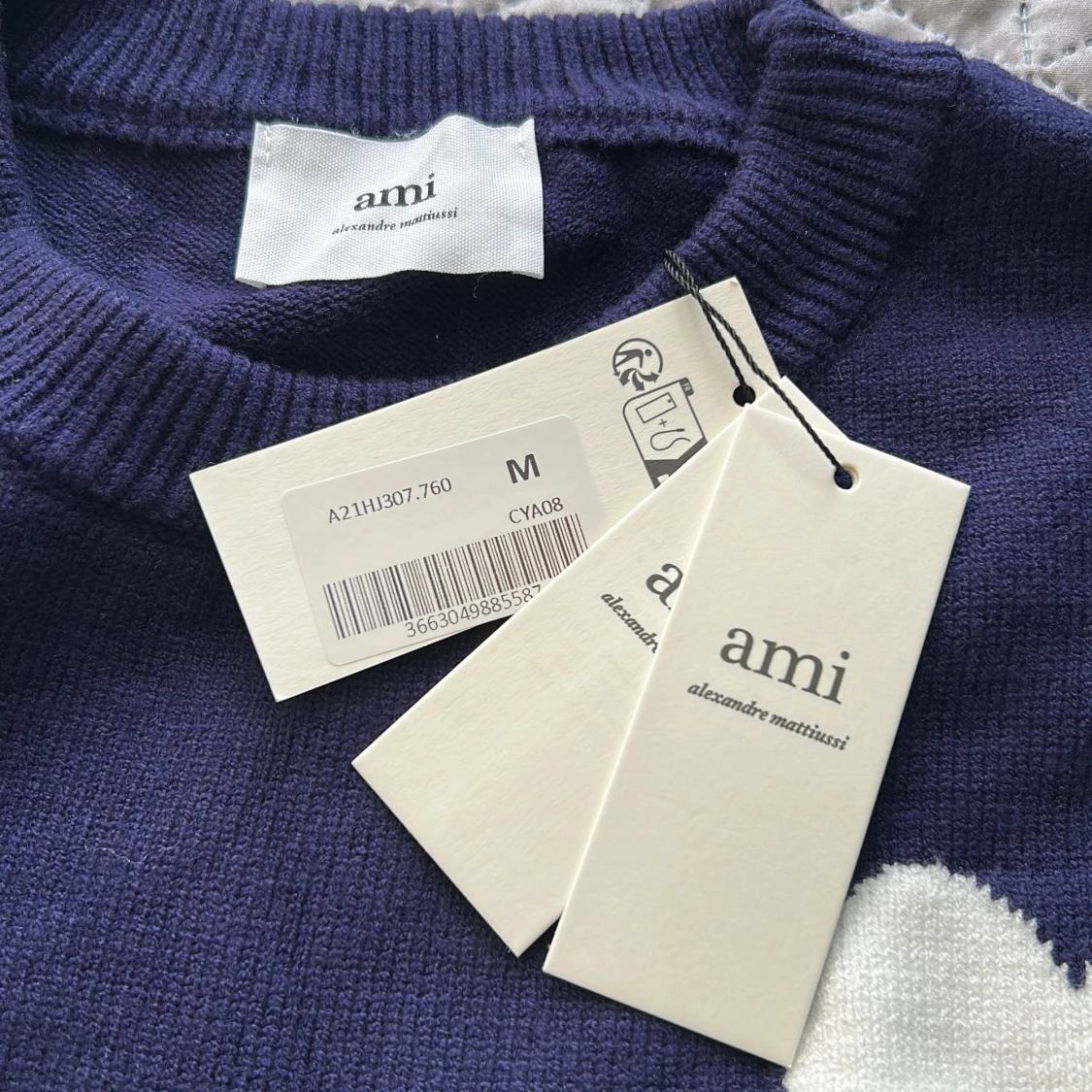 Marinblå stickad tröja från Ami - 2