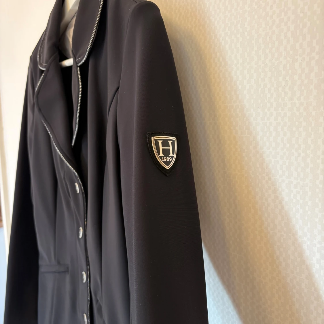 Svart tävlingskavaj - 1