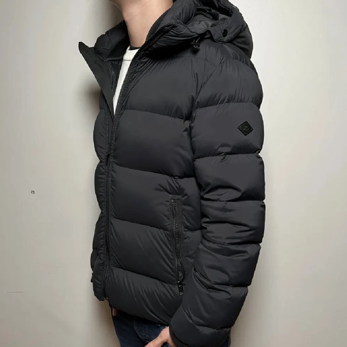 Svart dunjacka från J.Lindeberg - 1