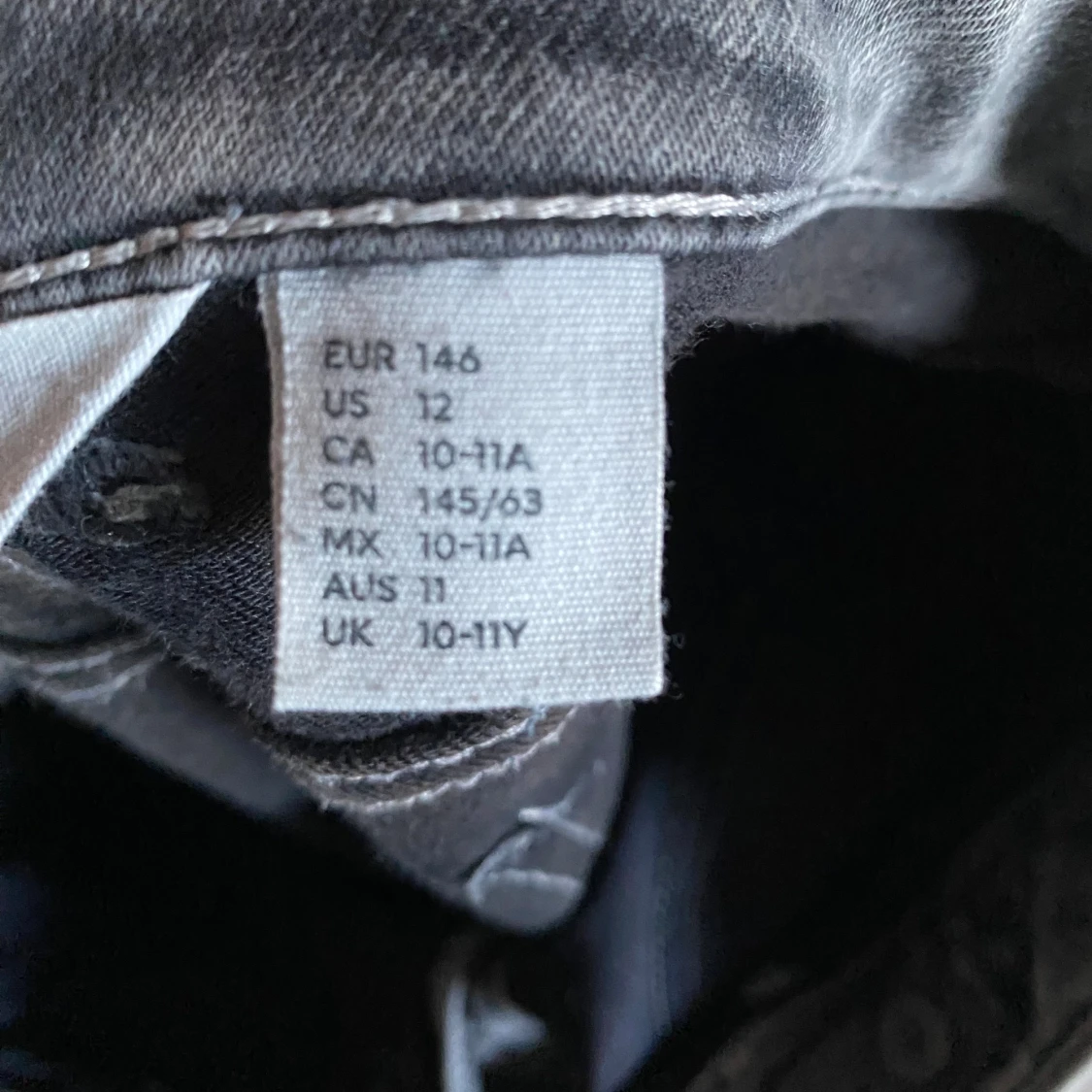 Grå jeansbyxor  - 2