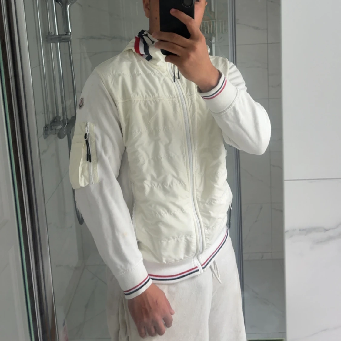 Vit Moncler pufferjacka med huva - 1