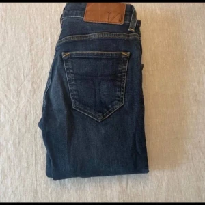 Mörkblå jeans från tiger of sweden 29/32 - Fina mörkblå jeans från tiger of sweden 