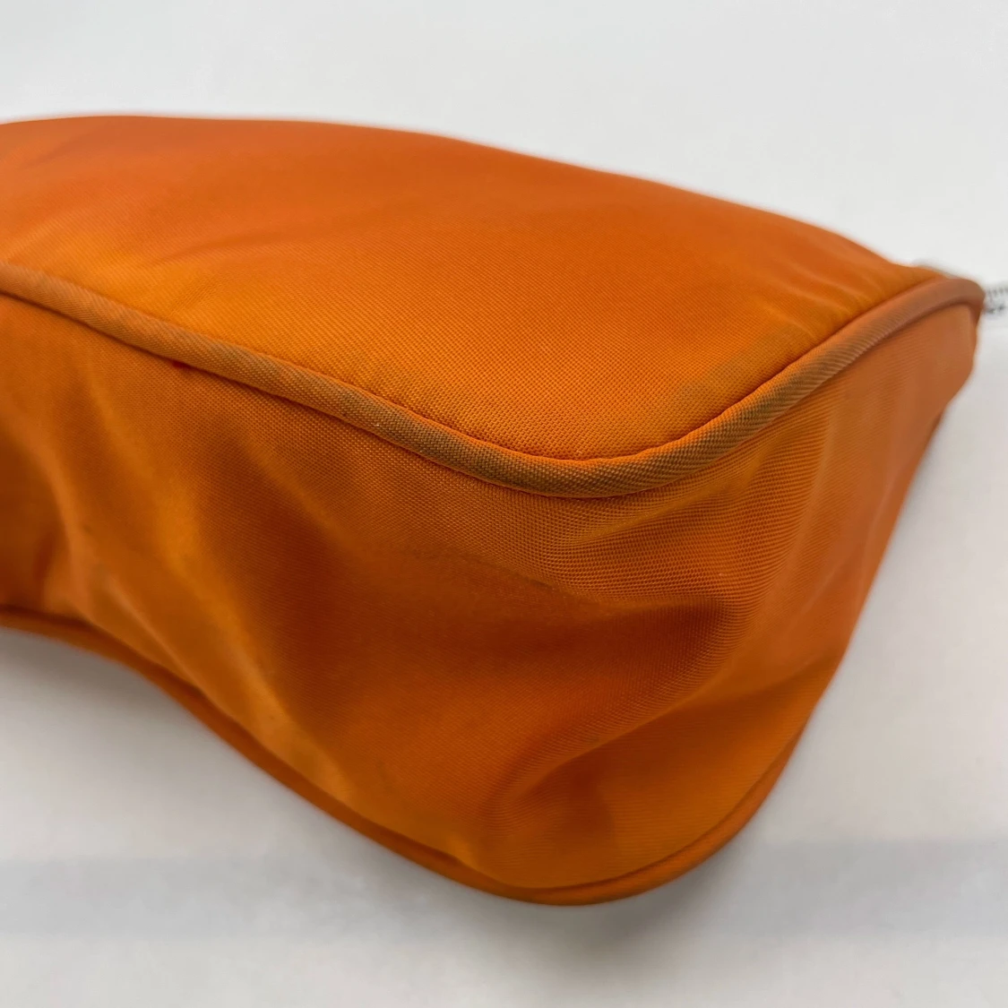 Orange axelväska från Prada - 2
